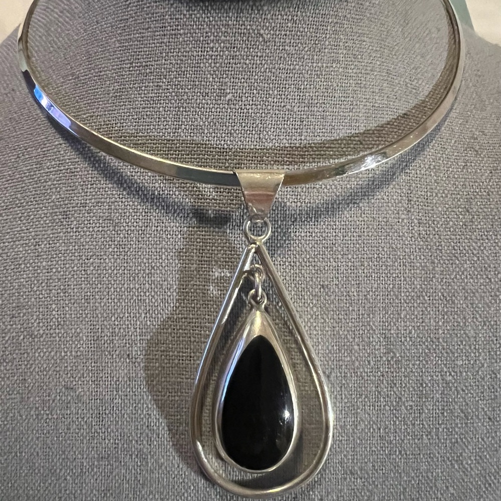 TC-311 Taxco Mexico .925 Silver and Black Onyx Pendant Choker Necklace